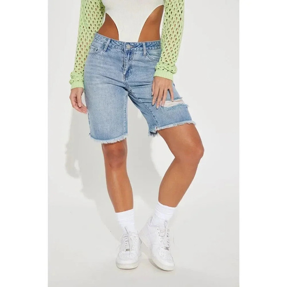 Fashion Nova Denim Bermudas Size 1 XS Distressed Non Stretch Raw Hem NWT - Picture 2 of 10